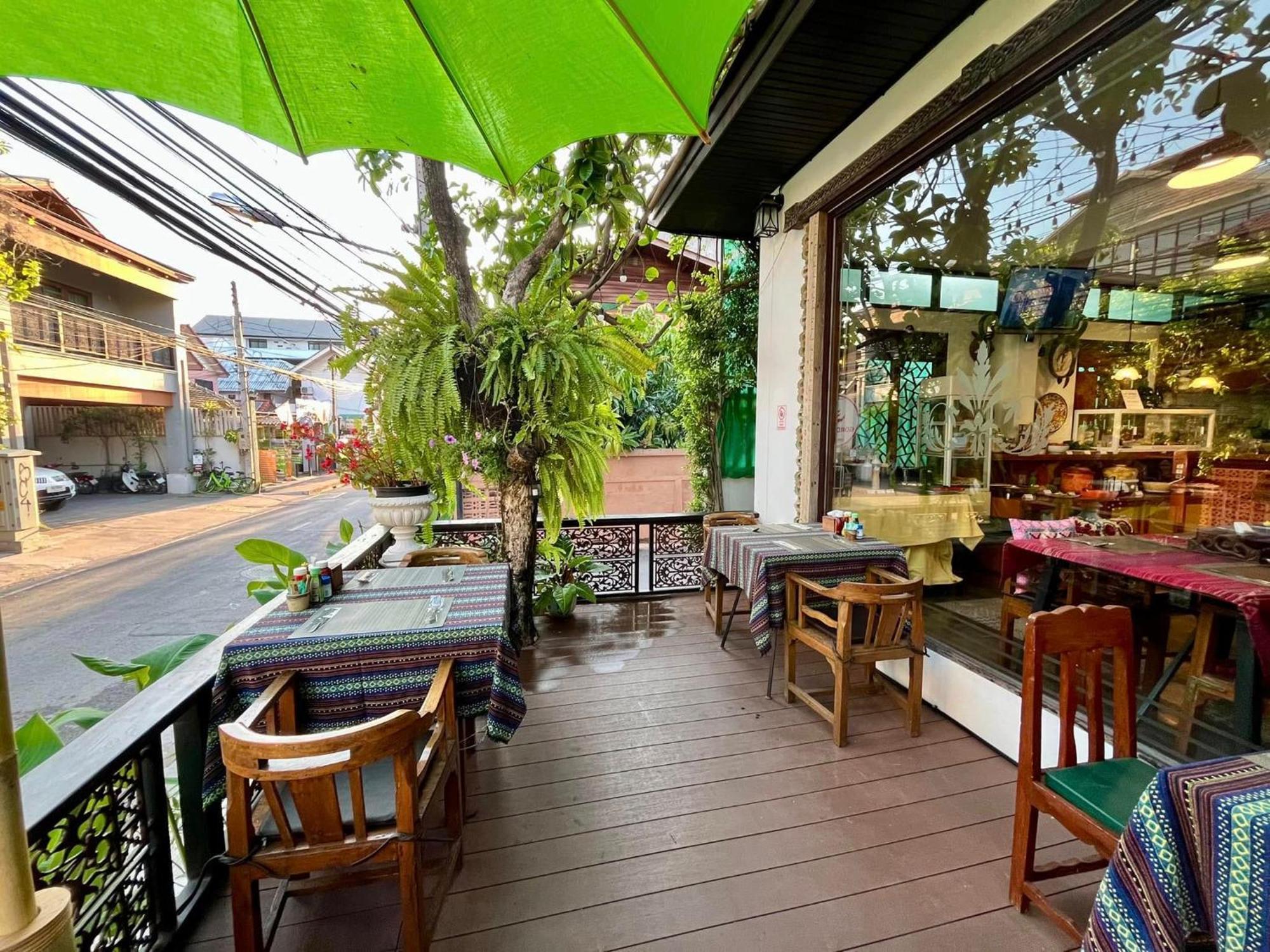 Baan Huenphen Boutique Hotel Chiang Mai Exteriör bild