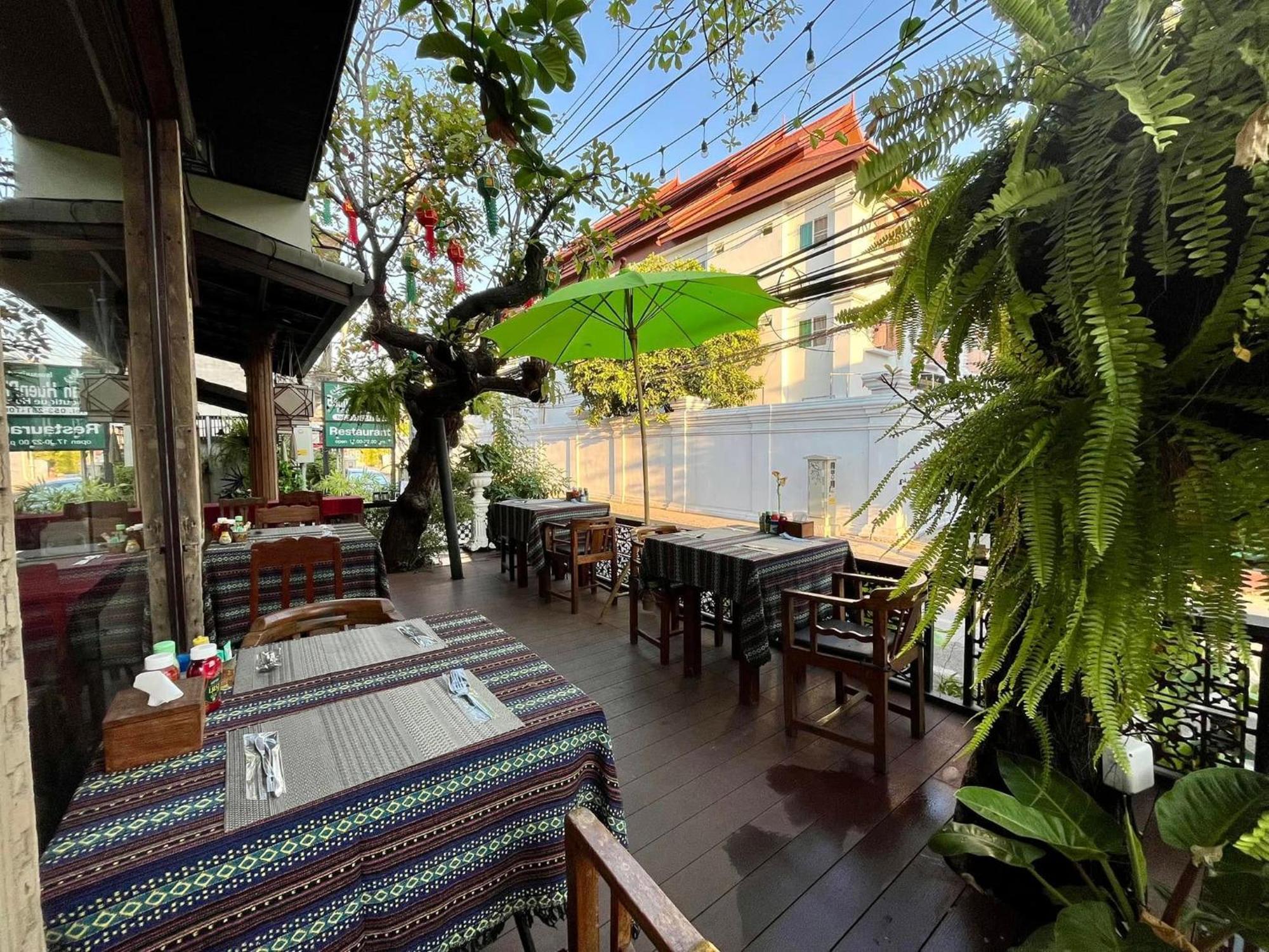 Baan Huenphen Boutique Hotel Chiang Mai Exteriör bild
