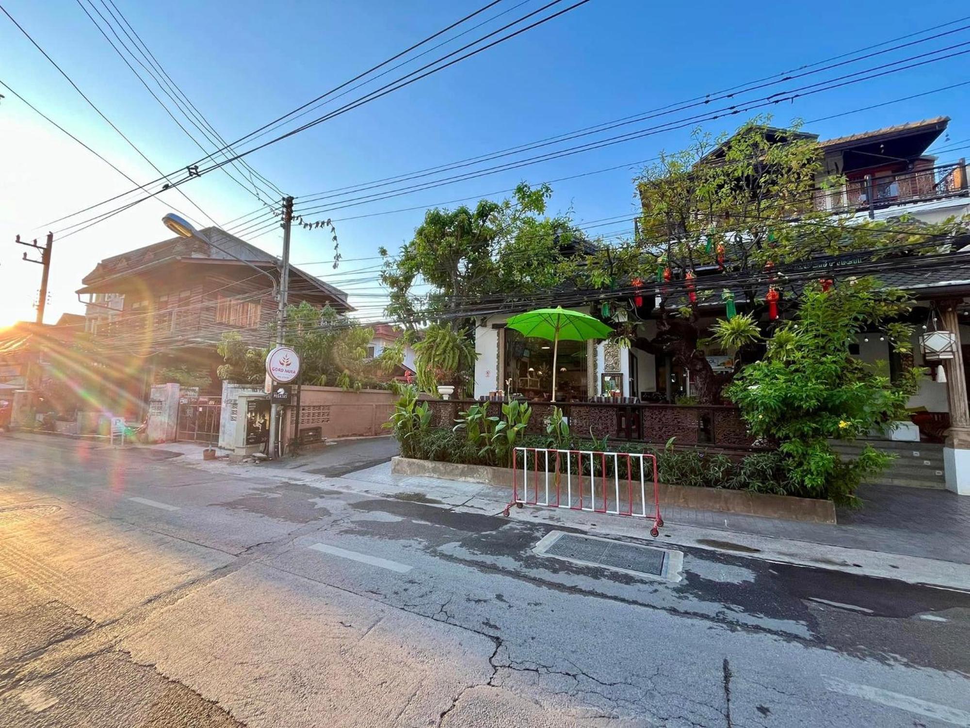 Baan Huenphen Boutique Hotel Chiang Mai Exteriör bild