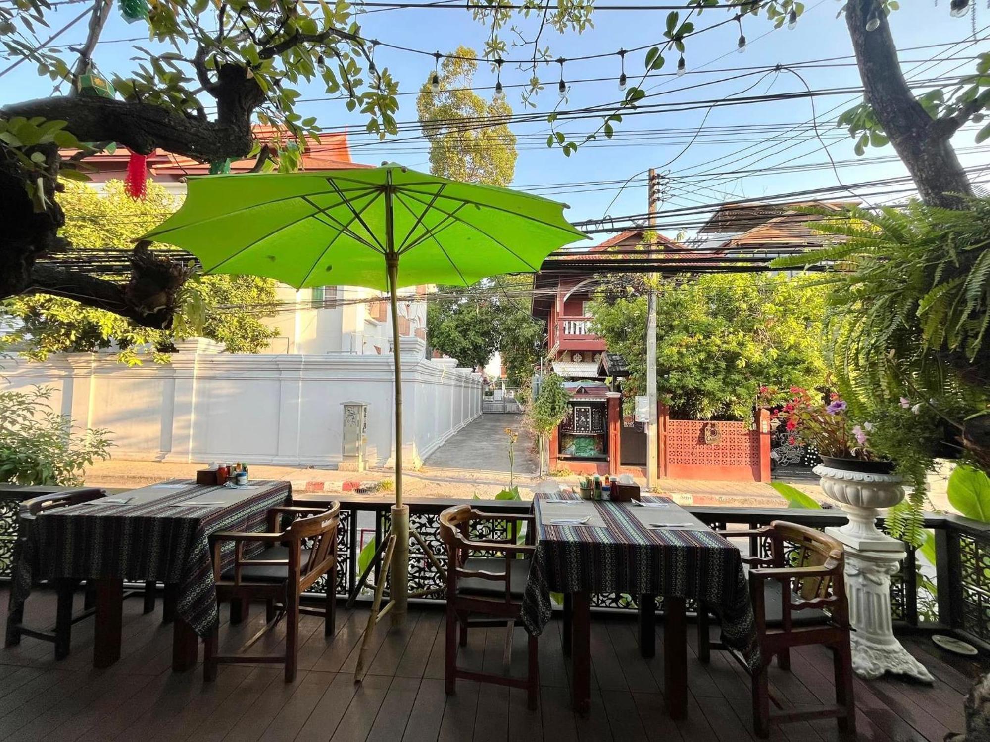 Baan Huenphen Boutique Hotel Chiang Mai Exteriör bild