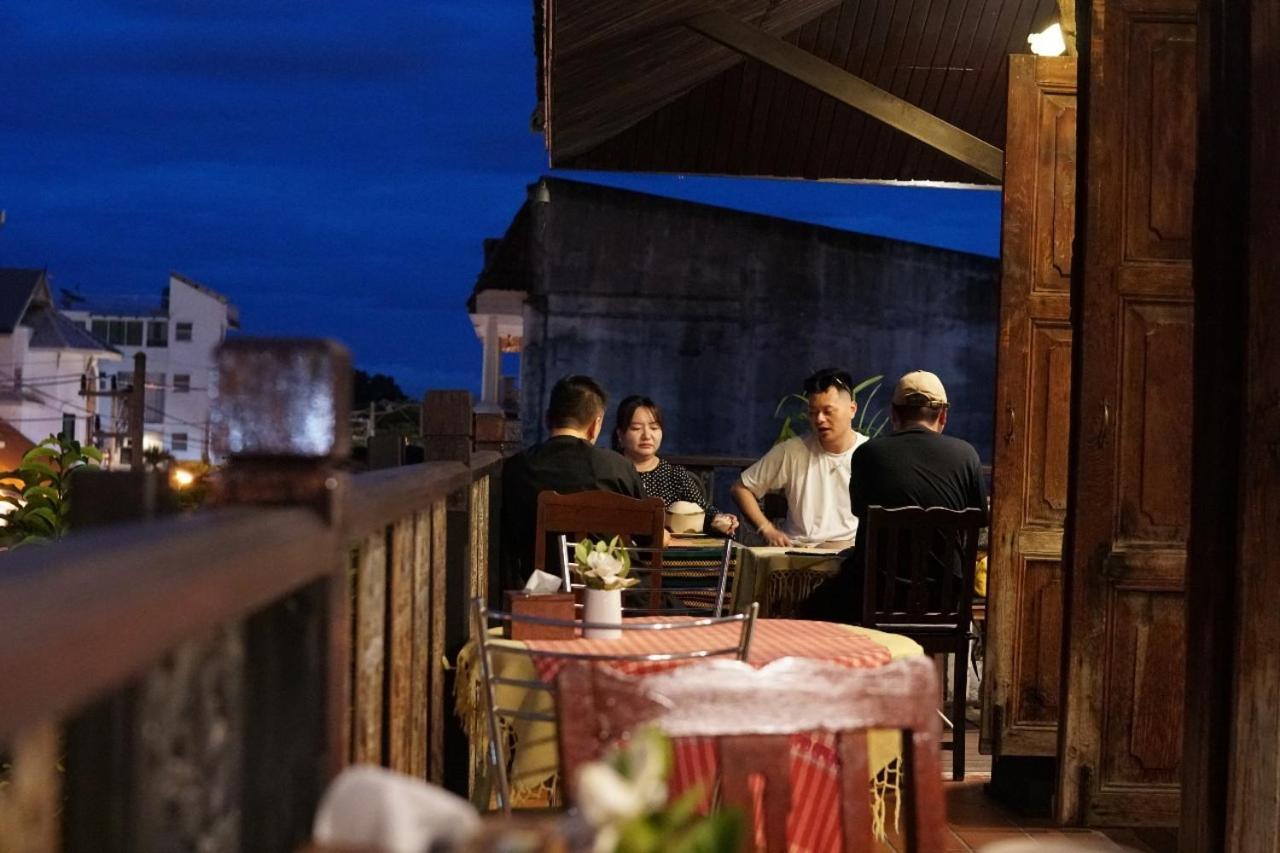 Baan Huenphen Boutique Hotel Chiang Mai Exteriör bild