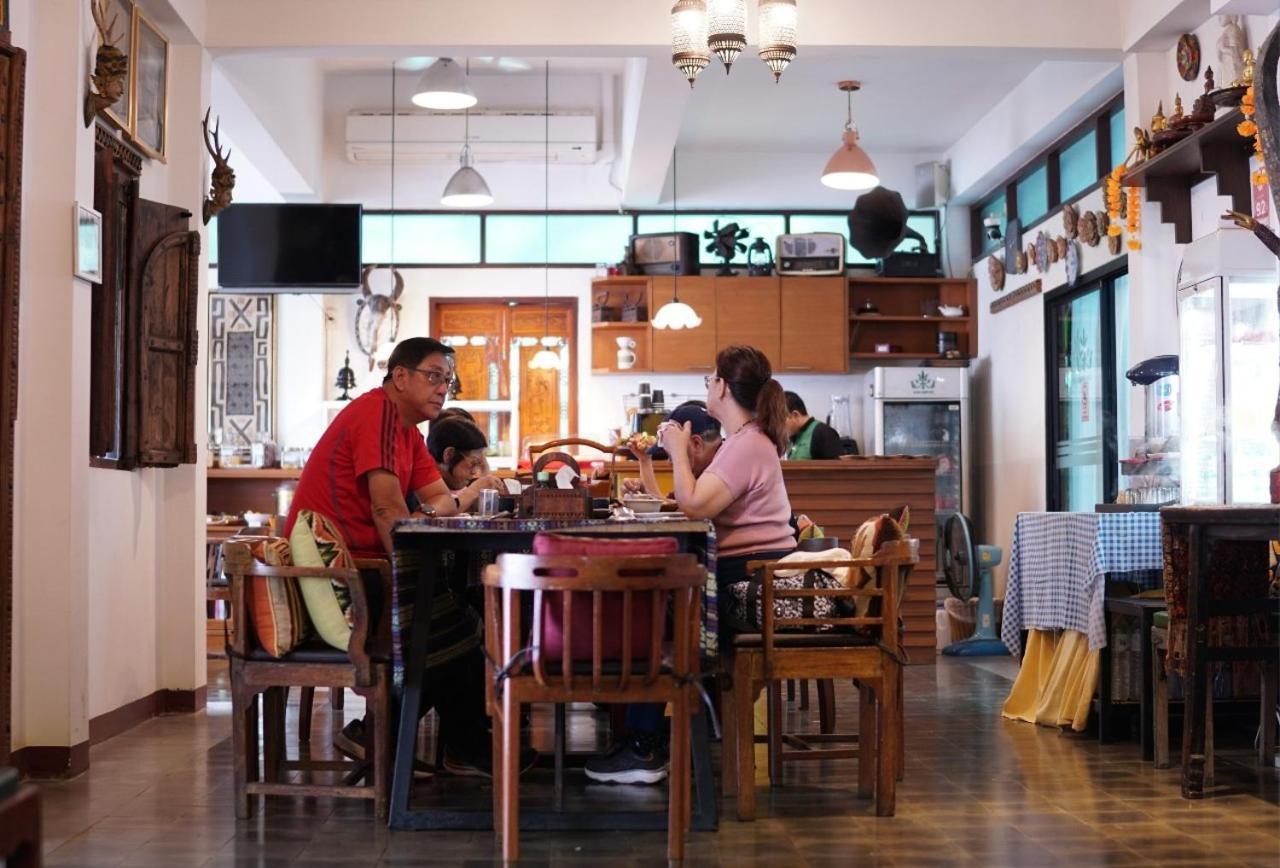 Baan Huenphen Boutique Hotel Chiang Mai Exteriör bild